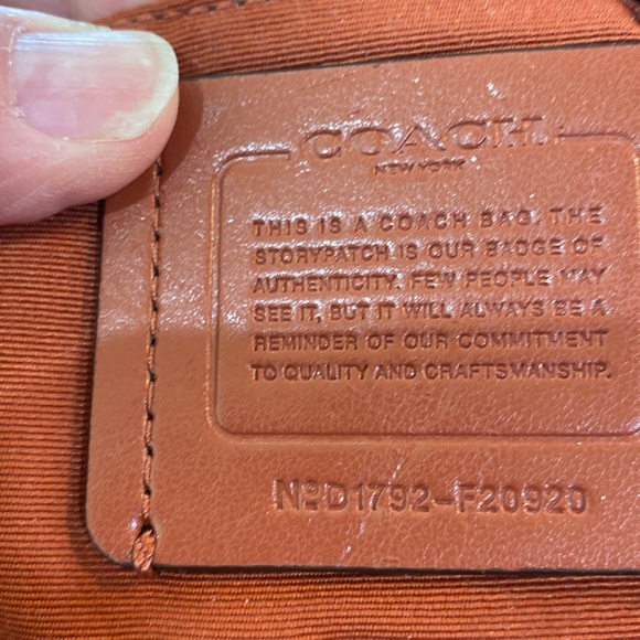 SALE~~***PRICE DROP***  EUC COACH BAG - Picture 11 of 11